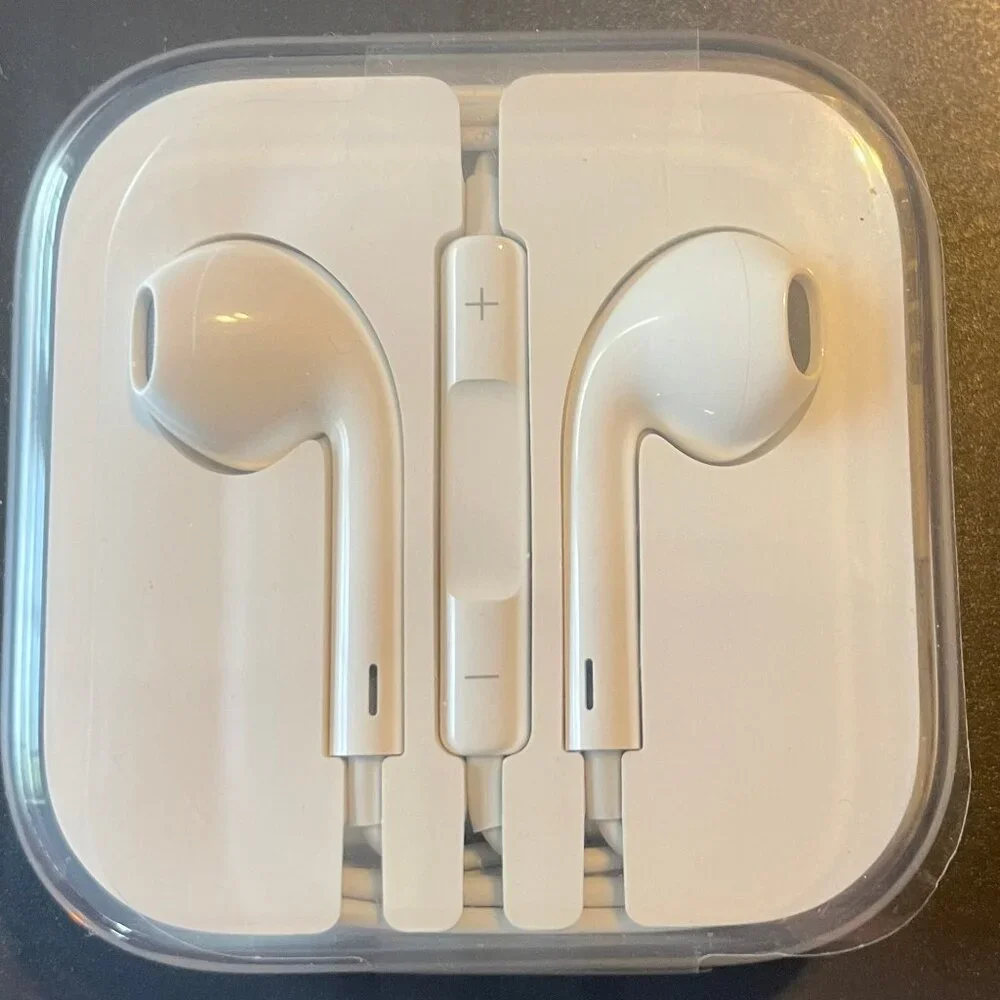 Apple iPhone EarPods Headset Earbuds with Earphone Plug